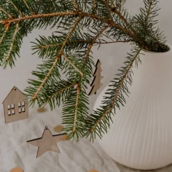 Eulenschnitt Holzanhänger Haus 8er-Set naturfarben