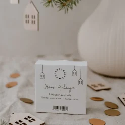 Eulenschnitt Holzanhänger Haus 8er-Set naturfarben