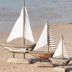 Ib Laursen Nautico Segelschiff mit rotem Rumpf