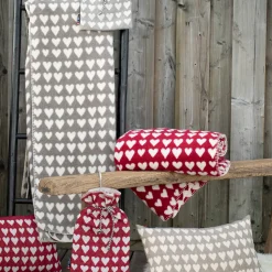 Nordic Wohndecke Herzen allover beige