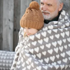 Nordic Wohndecke Herzen allover beige