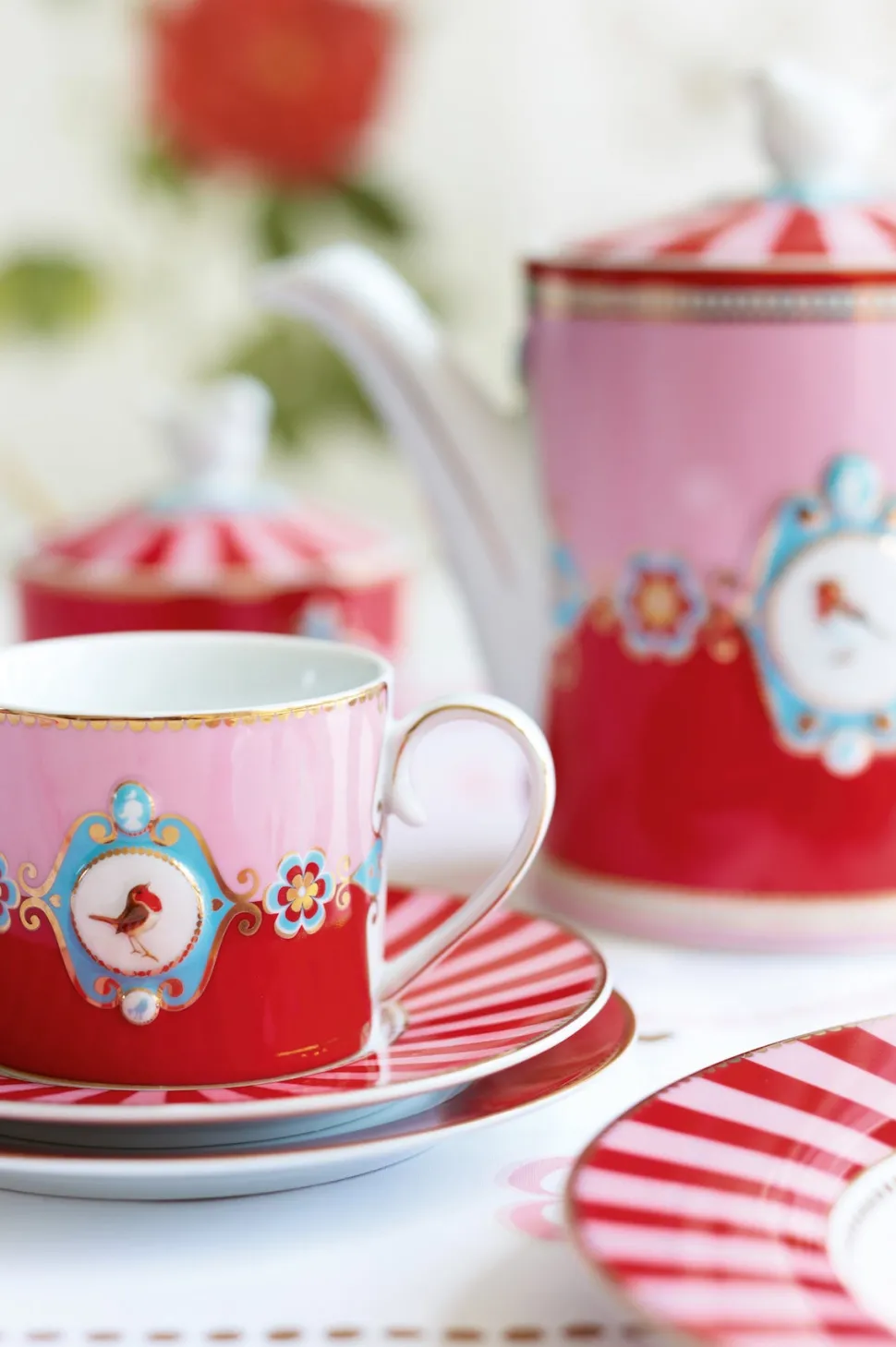 pip_studio_milchknnchen_l_SKUkTtLn5wKqf_2.webp Pip Studio Milchkännchen Love Birds Medaillon rot